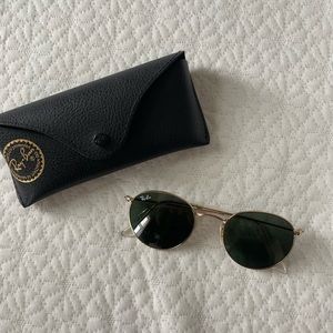 ROUND RAY BANS 🖤